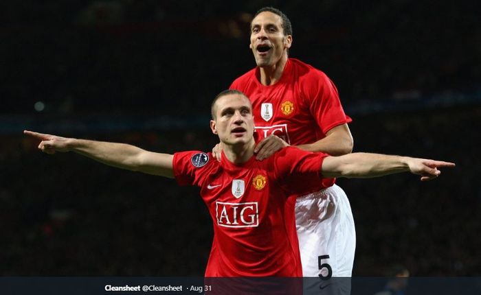 Bek Manchester United era Sir Alex Ferguson, Nemanja Vidic (depan) dan Rio Ferdinand (belakang).