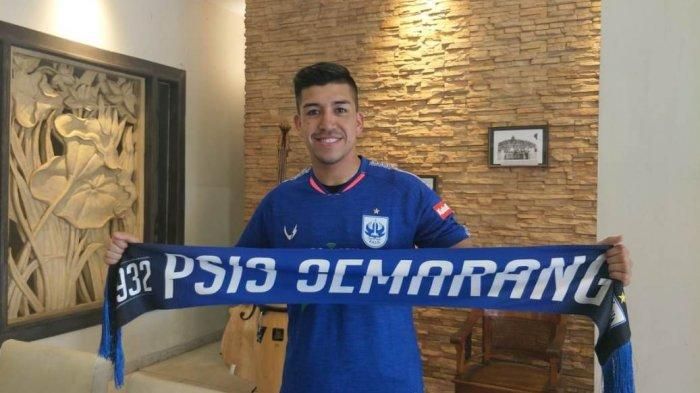 Pemain baru PSIS Semarang, Jonathan Cantillana, saat diperkenalkan ke publik pada Minggu (8/9/2019).