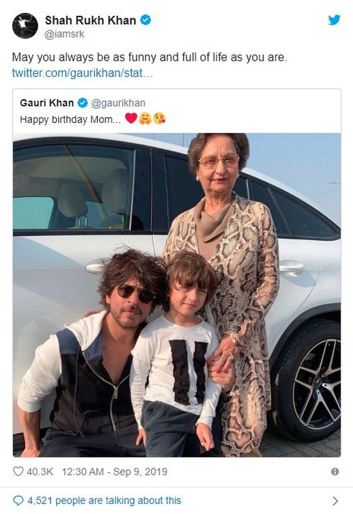 Shah Rukh Khan bagikan potret ibunya, Savita Chibber di twitter.