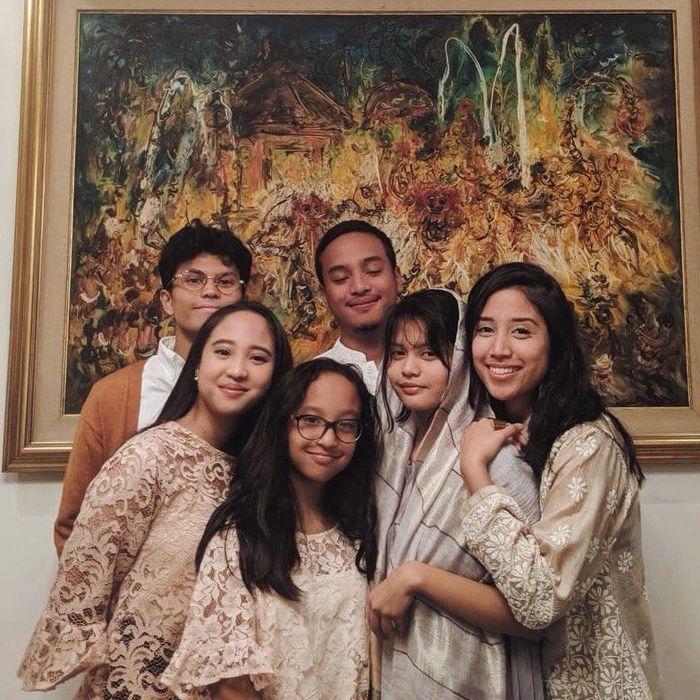 Cucu BJ Habibie
Instagram.com/farrahhab