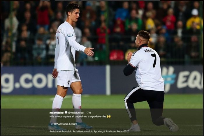Seorang penyusup mendatangi Cristiano Ronaldo dalam duel Lithuania versus Portugal pada Kualifikasi Piala Eropa 2020.