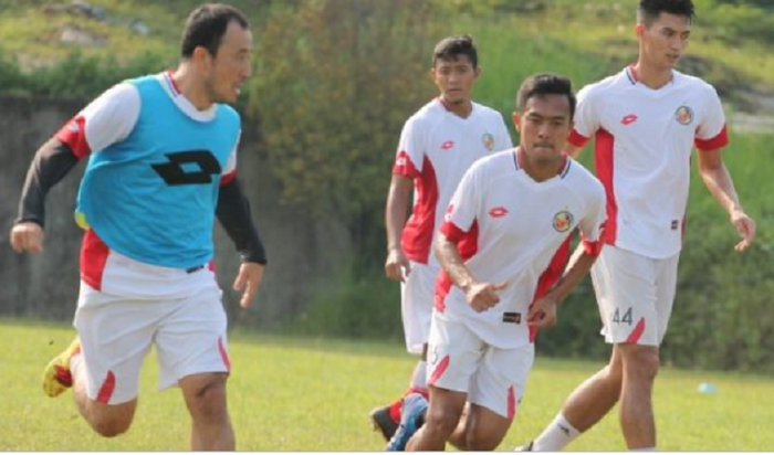 Gelandang bertahan Semen Padang, Yuu Hyun-koo, bertekad dapat segera pensiun bersama timnya.