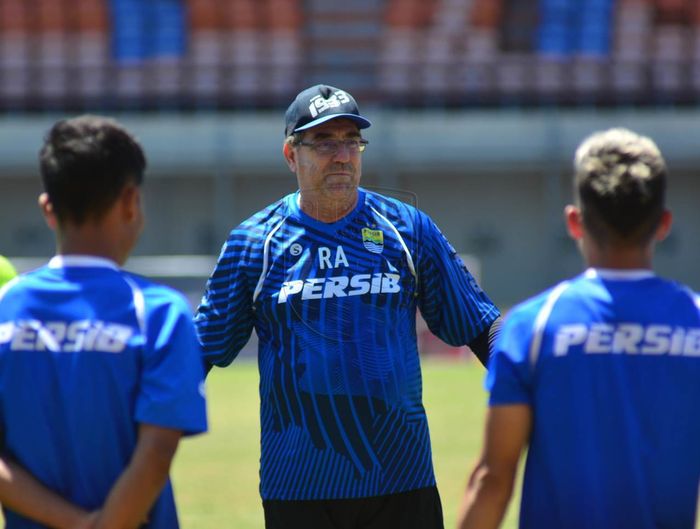 Pelatih Persib Bandung, Robert Alberts