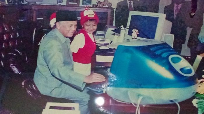 Potret Joshua Suherman saat bertemu Habibie pada 20 Juli 1999