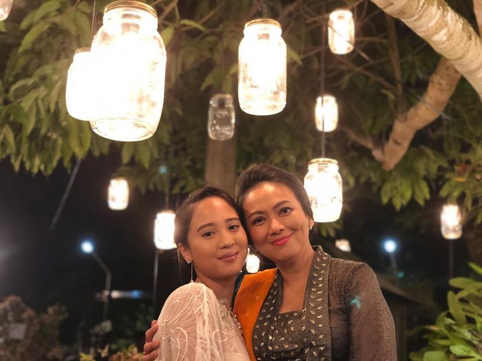 Cucu dan menantu Habibie saat tampil anggun mirip Ibu Ainun
