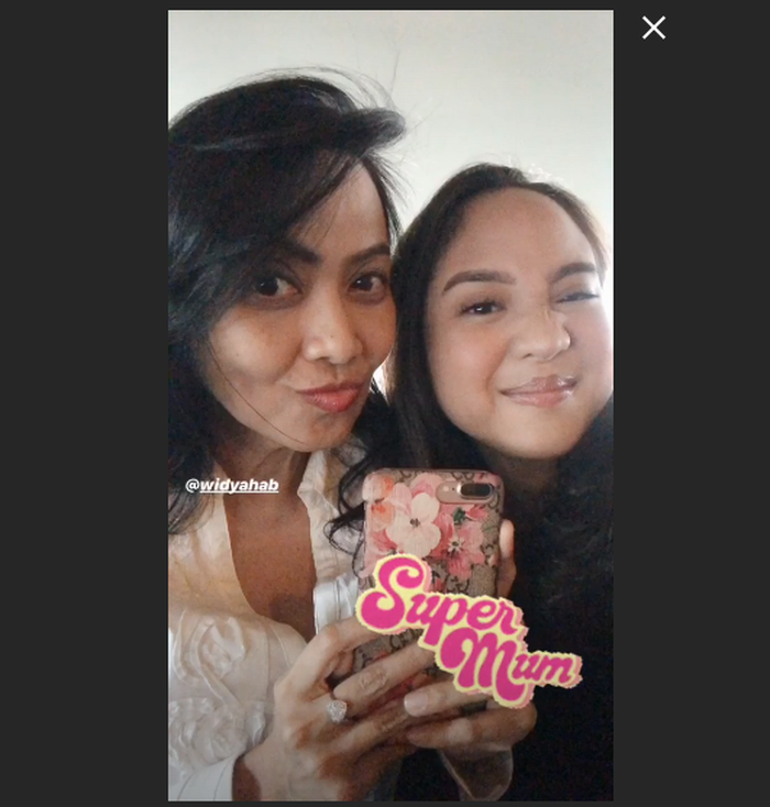 Kedekatan Widya Leksmanawati bersama putrinya, Farrah Habibie
