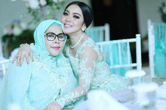 Syahrini dan sang ibunda tercinta
