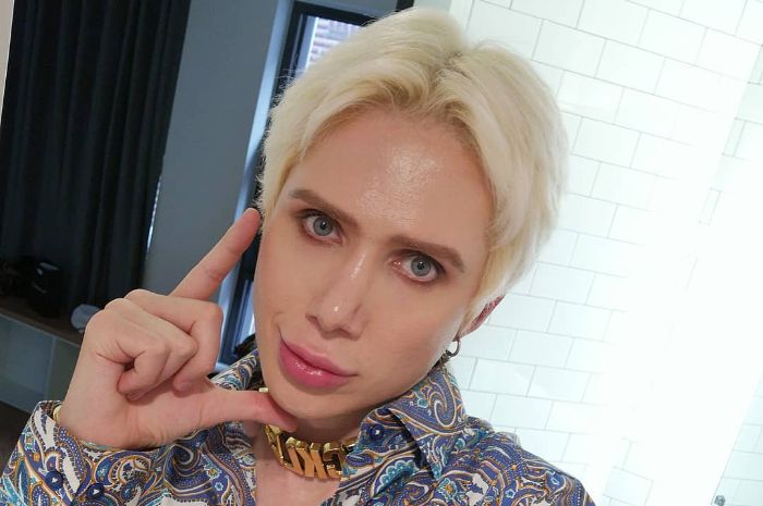 Oli London (29), habiskan Rp 2,1 miiiar demi bisa mirip seperti Jimin BTS.