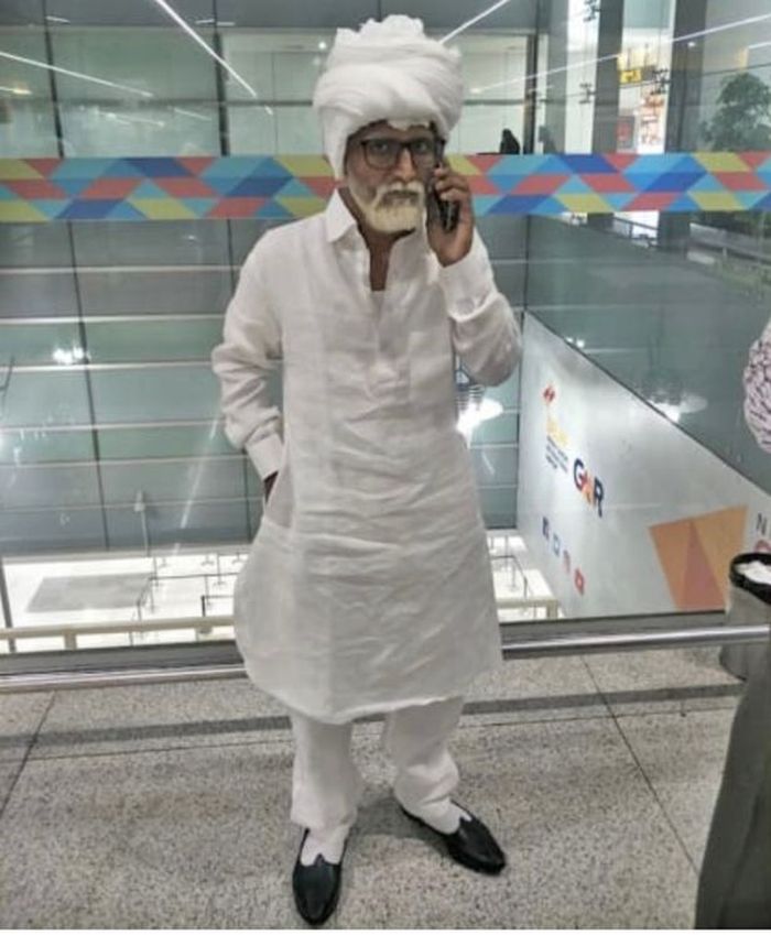 Staf keamanan memperhatikan bahwa akar janggut pria itu berwarna hitam dan kulitnya masih segar.