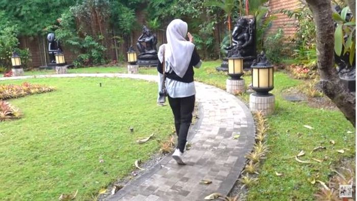 Taman rumah BJ Habibie
