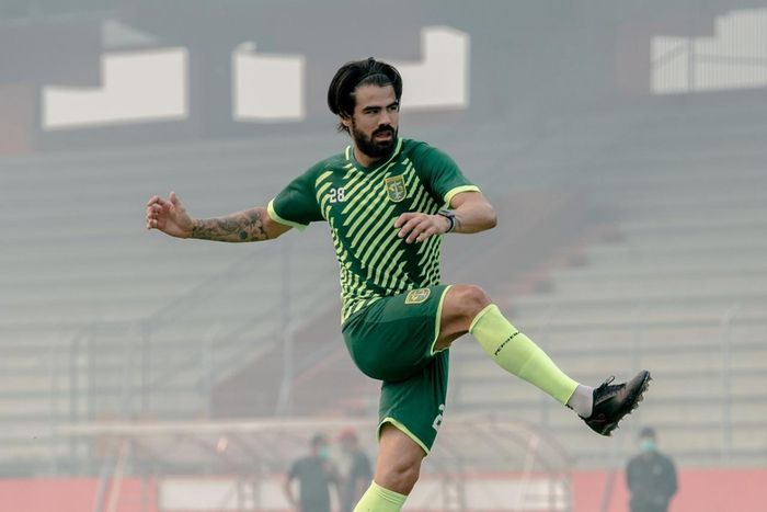 Aryn Williams saat mengikuti latihan Persebaya Surabaya di Stadion Tuah Pahoe, Palangkaraya.