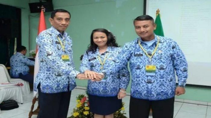 Widya Leksamanawati, menantu BJ Habibie (tengah) 