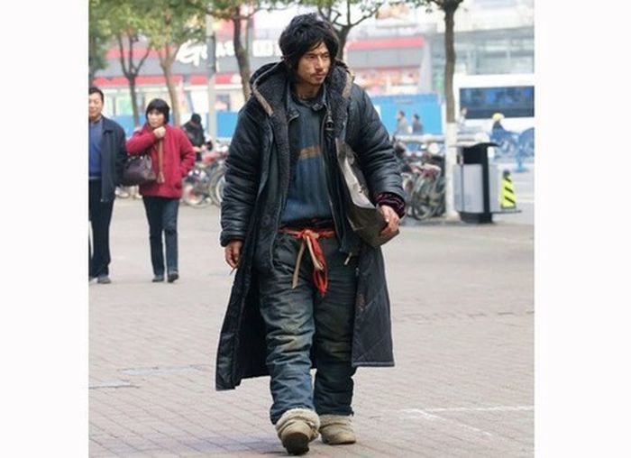 Tujuh tahun kemudian, yakni pada 2010, seorang fotografer mengambil foto Cheng Guorongtrendimi.com