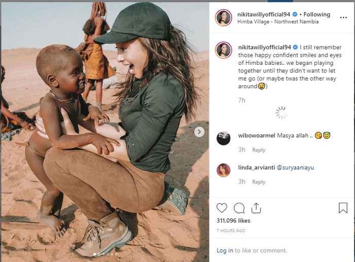 Nikita Willy saat sedang berlibur ke Afrika dan bertemu suku Himba (Instagram @nikitawillyofficial94)
