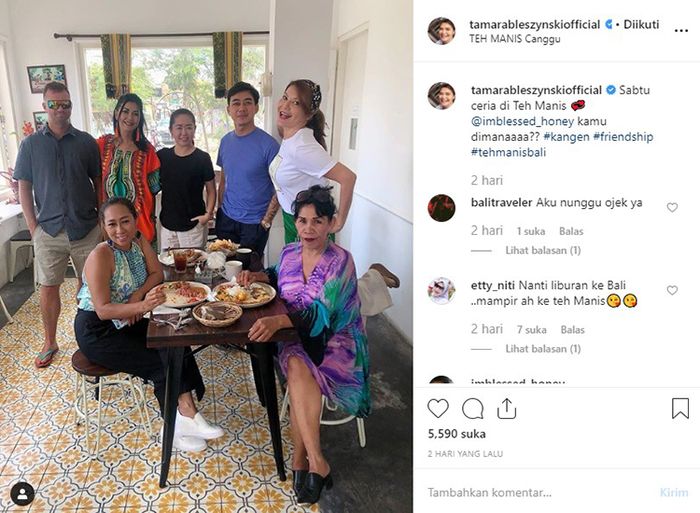 Tamara Bleszynski bersama seorang pria di restorannya