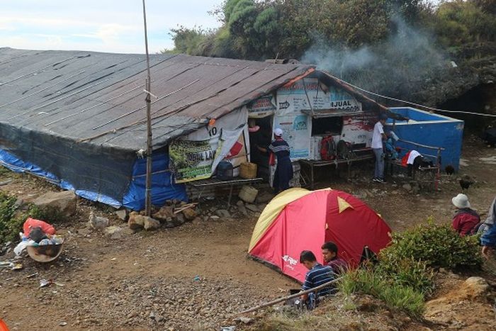 Warung di Atas Awan.