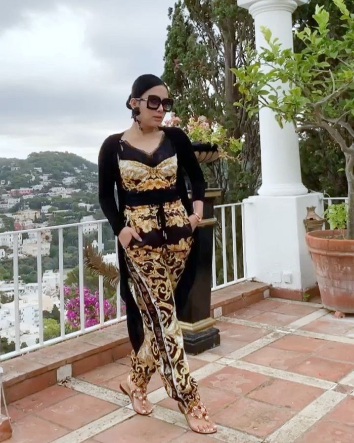 Unggahan OOTD Syahrini kenakan celana jogger mewah di Capri Italia