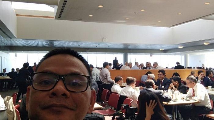 Momen saat Wapres Jusuf Kalla menikmati waktu istirahat makan siangnya di kantin Markas PBB bersama delegasi Indonesia lainnya.