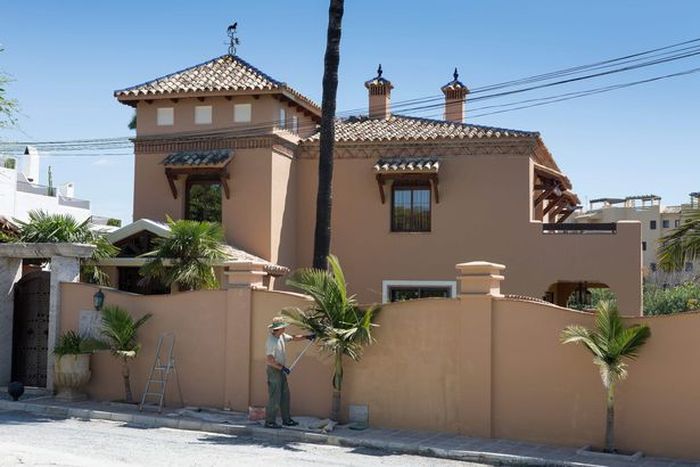 Vila di Spanyol tempat Andrew Bush tertembak.