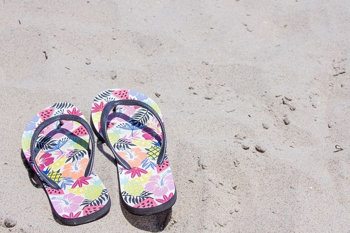 Ilustrasi sandal
