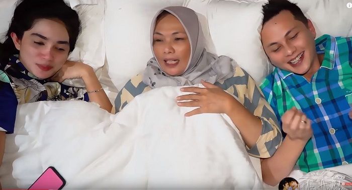 Ibunda Andhika Pratma kisahkan pertama kali kenal Ussy Sulistiawaty