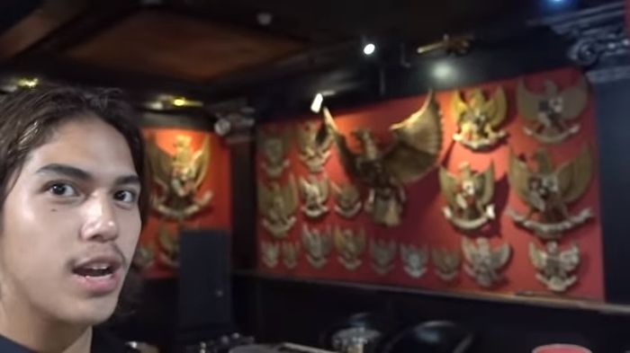 Koleksi pajangan burung garuda pancasila
