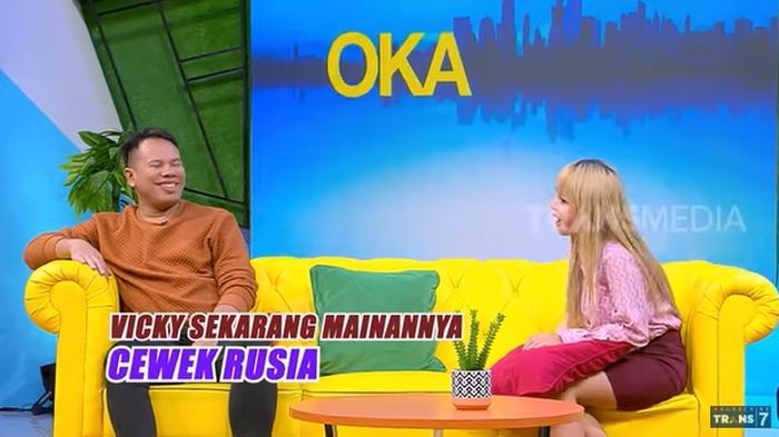 Vicky Prasetyo dan Dinar Candy di acara Okay Bos (TribunStyle.com/ Tangkap layar kanal YouTube Trans7 Official.jpg)