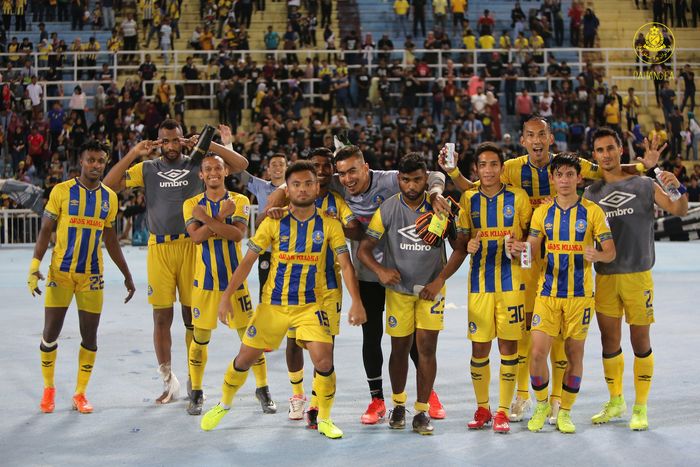 Saddil Ramdani (paling depan) bersama para pemain Pahang FA seusai mengalahkan Melaka United pada leg kedua perempet final Piala Malaysia 2019 di Stadion Darul Makmur, Kuantan, 29 September 2019.