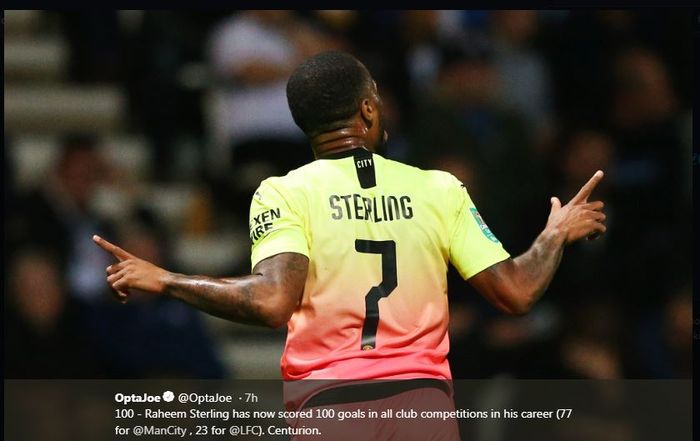 Raheem Sterling merayakan golnya untuk Manchester City.