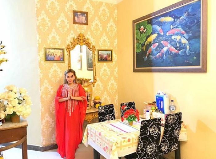Ruang makan di rumah Ibu DJ Bebby Fey.