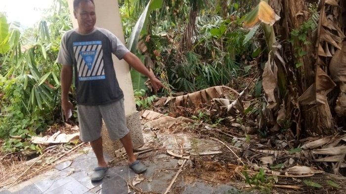 Pegawai Radio Menunjukkan Lokasi Saat Ns Kepergok Wakar Bersama Sekelompok Pria