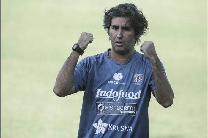 Ekspresi pelatih Bali United, Stefano Cugurra alias Teco.