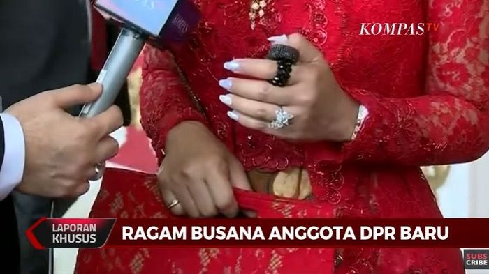 Resmi Dilantik Jadi Anggota DPR RI Begaji Rp 136 Juta, Krisdayanti Kenakan Kebaya Rancangan Desainer Ternama dan Cincin Raksasa Bertabur Kristal Swarovski
