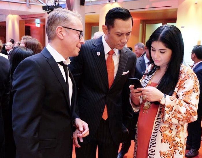 Tampil Anggun Saat Hadiri Resepsi Hari Kemerdekaan RI di Berlin, Annisa Pohan Jadi Sorotan Gara-gara Perut Buncitnya, Hamil Adik Almira?