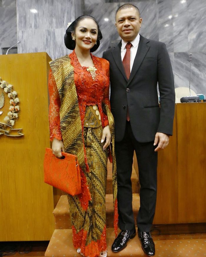 Krisdayanti dan Raul Lemos saat menghadiri pelantikan anggota DPR periode 2019-2024