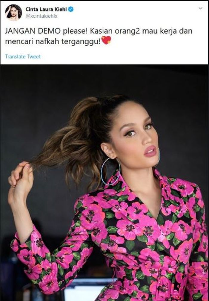 Cuitan akun Twitter Cinta Laura soal demo mahasiswa.