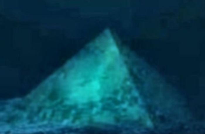 Piramida bawah laut