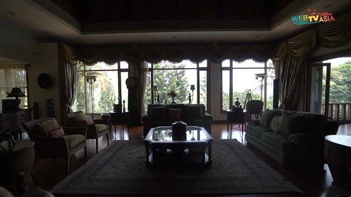 Villa ibunda Bams Samson di Puncak yang bergaya kolonial