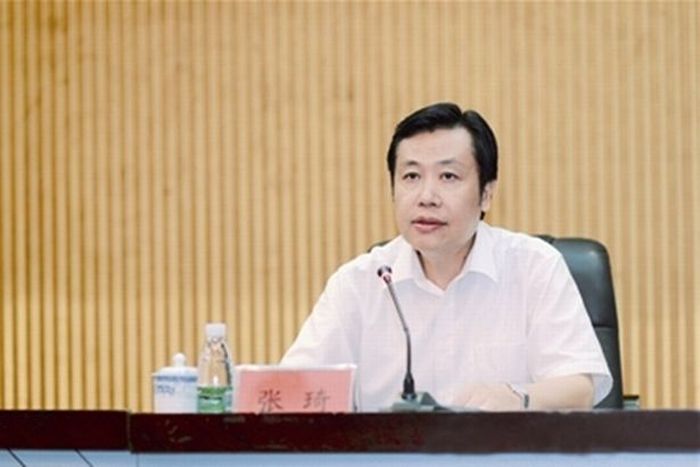 Zhang Qi mantan walikota pemilik emas batangan dan uang tunai.