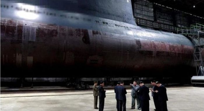 Beberapa bulan terakhir Korea Utara baru saja meluncurkan kapal selam
