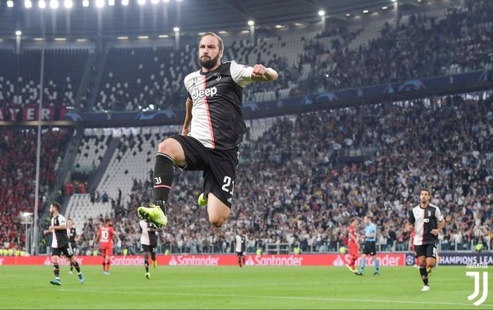 Striker Juventus, Gonzalo Higuain, merayakan gol dalam laga Grup D Liga Champions melawan Bayer Leverkusen di Juventus Stadium, Selasa (1/10/2019).