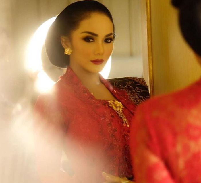 Penampilan Krisdayanti saat pelantikan