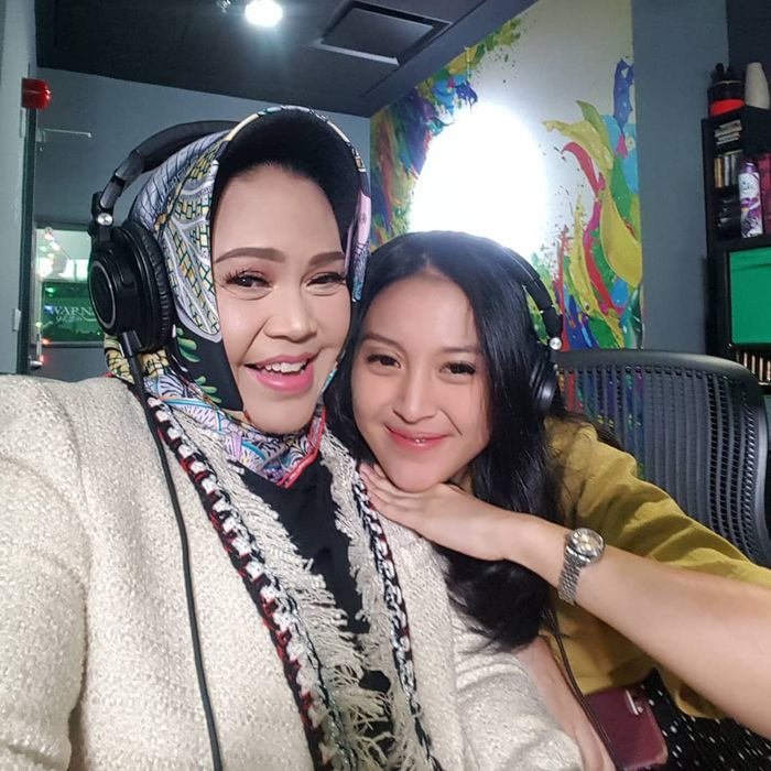 Potret kompak Afifah Yusuf bareng sang Mama, Hetty Koes Endang