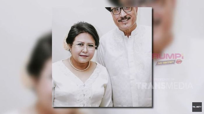 Foto pernikahan Elza Syarief dengan suaminya, bule blasteran Italia-Rusia.