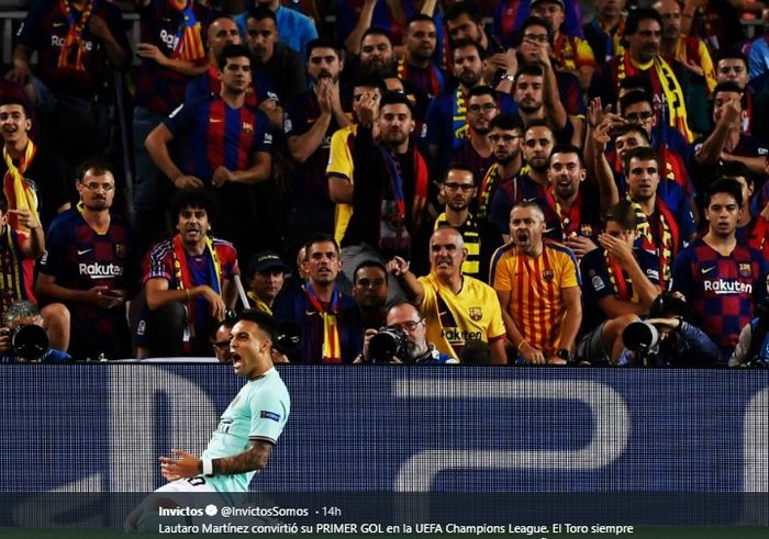 Selebrasi Lautaro Martinez ketika mampu mencetak gol pembuka Inter Milan ke gawang Barcelona pada menit ke-3 di Stadion Camp Nou, Rabu (2/10/2019). 