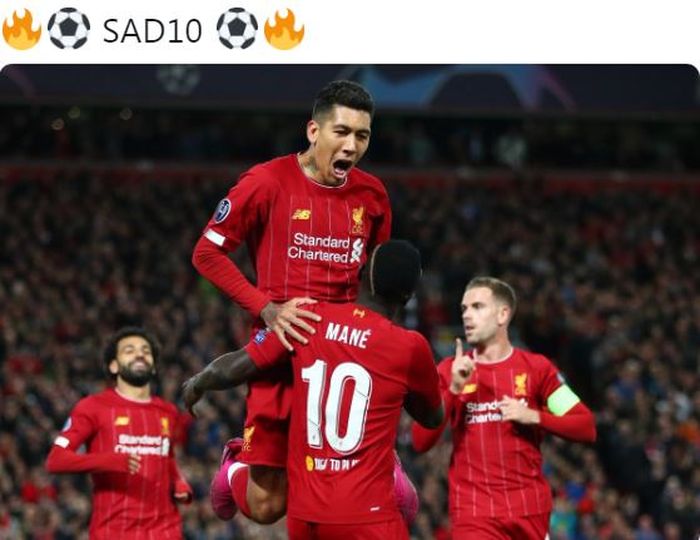 Penyerang Liverpool, Sadio Mane, merayakan golnya bersama Roberto Firmino dalam laga Grup E Liga Champions melawan Salzburg di Stadion Anfield, Rabu (2/10/2019).