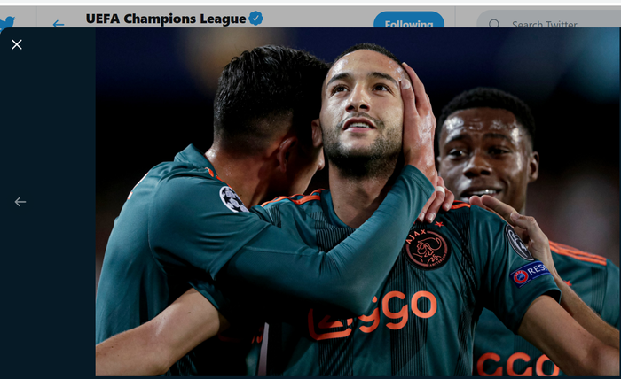 Hakim Ziyech, merayakan gol yang dicetaknya dalam kemenangan 3-0 Ajax Amsterdam atas Valencia pada matchday 2 Liga Champions, Rabu (2/10/2019) di Mestalla.