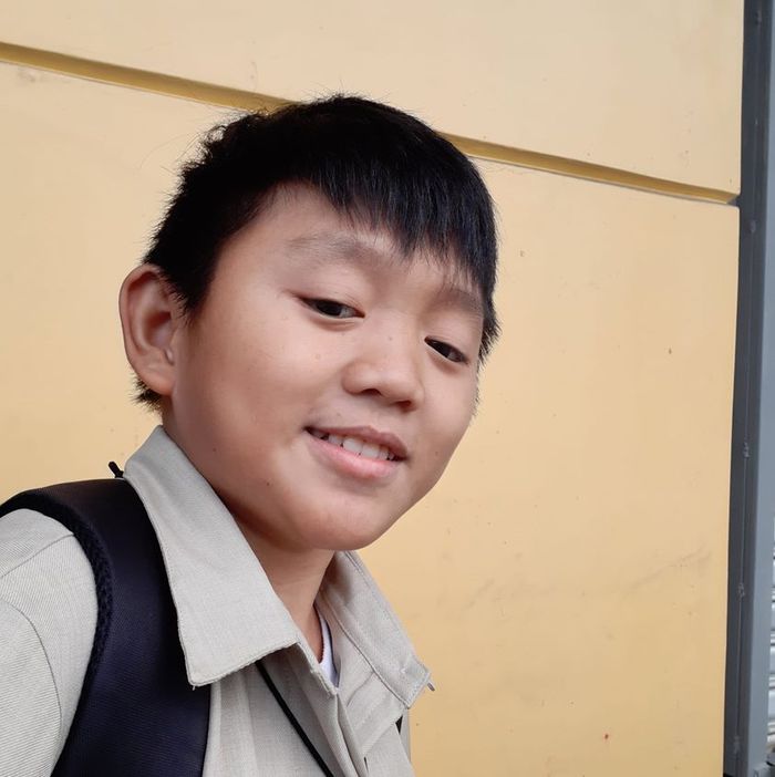 Wajah Ian Francis Manga, guru yang berwajah bocah SD