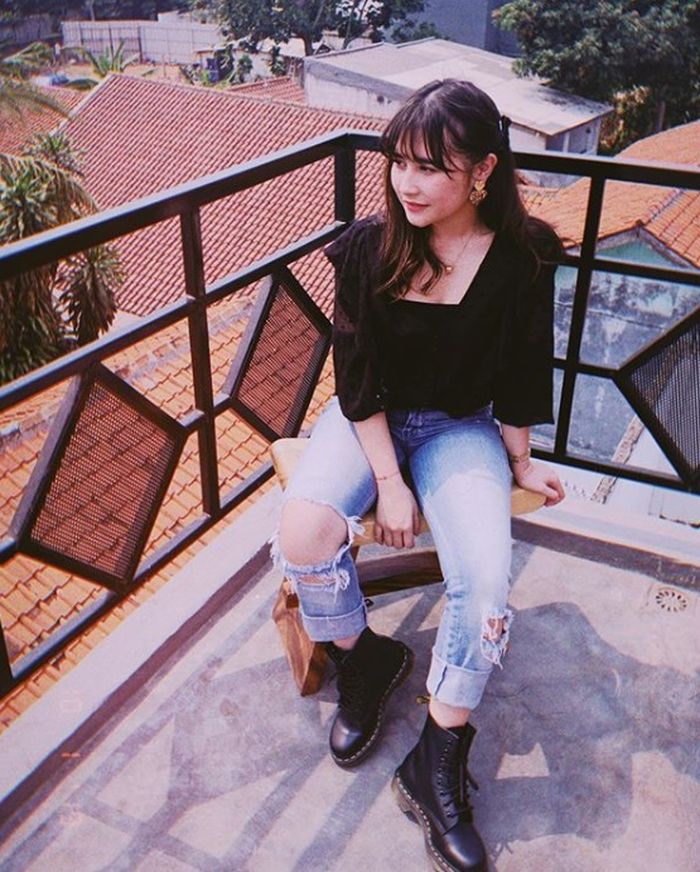 Cocok Untuk Hangout Intip Gaya Edgy Ala Prilly Latuconsina Dengan Ripped Jeans Tribun Manado Cocok Untuk Hangout Intip Gaya Edgy Ala Prilly Latuconsina Dengan Ripped Jeans Tribun Manado