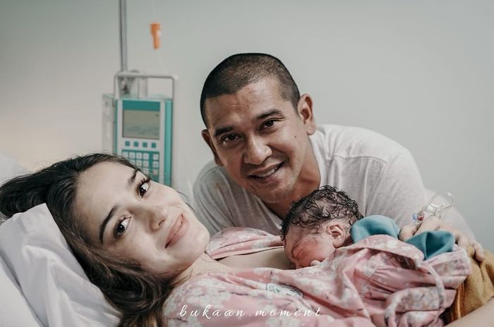 Instagram/yaswildblood
Yasmine, suami, dan anak keduanya